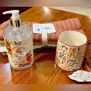 🍁 Hostess Gift Set Mug Spiced Pear Handsoap Four Kitchen Towels FALL COLORS 🍁